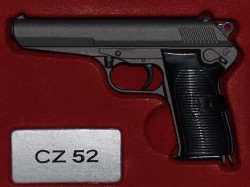 RÉPLICA DE LA PISTOLA CZ52